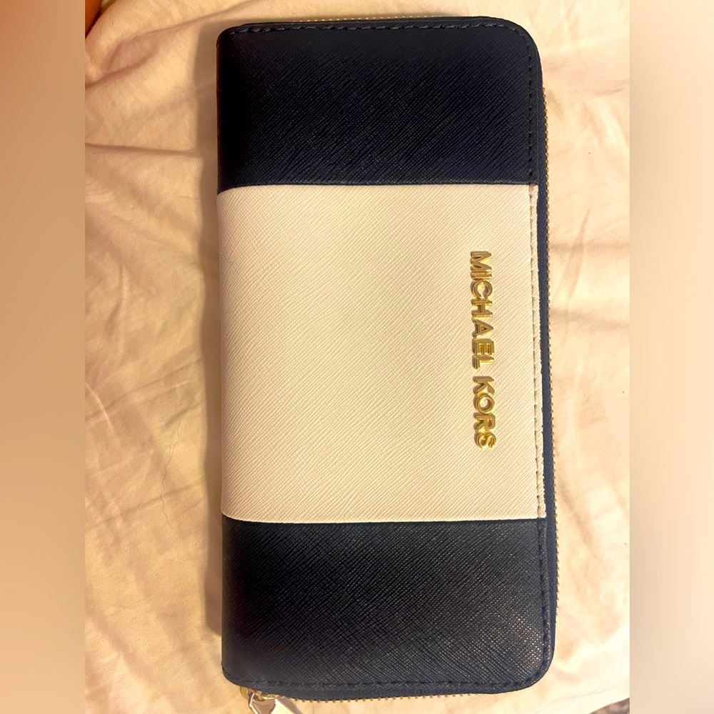 Michael Kors Navy Wallet Good condition